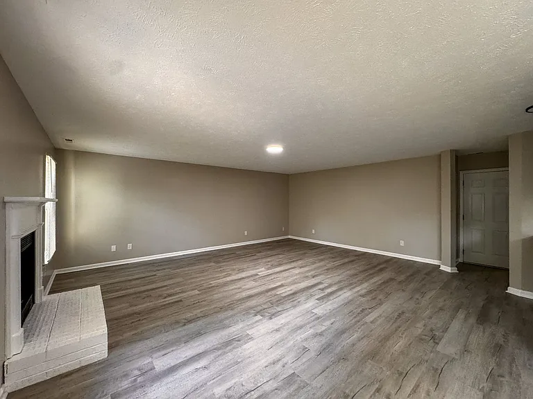 471 Brandermill Rd — Photo 10