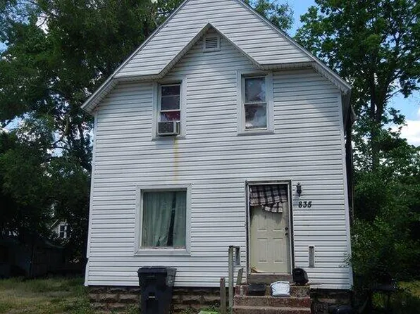 835 Hays Park Ave, Kalamazoo, MI 49001