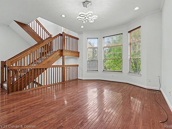 3rd image of 108 Adelaide St