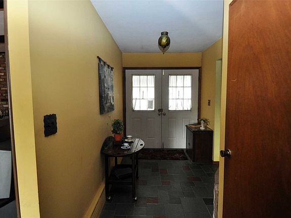 5th image of 35 Hewitt Blvd