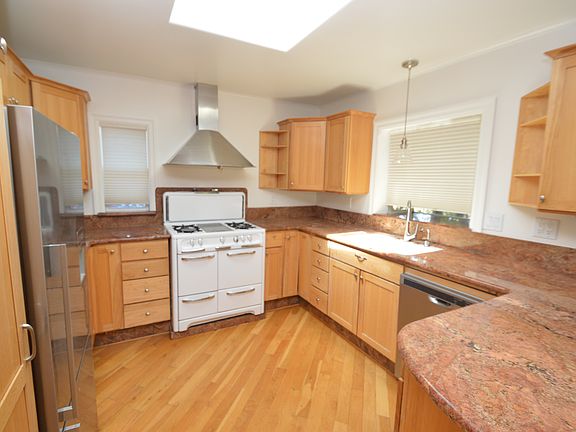 5th image of 5439 Santa Cruz Ave