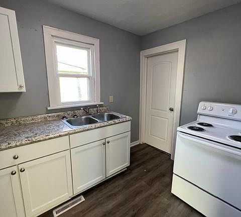 5th image of 196 17th St NW