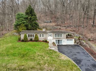 971 Peekskill Hollow Rd, Putnam Valley, NY 10579