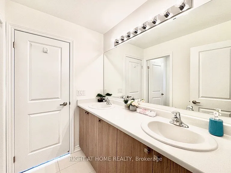 79 Calypso Ave — Photo 10