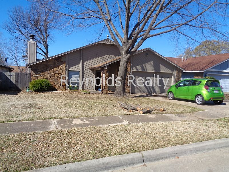 1st image of 3324 S 139th Ave E