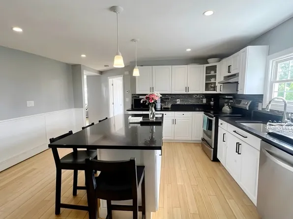 48 Crystal Cove Ave APT 2, Winthrop, MA 02152