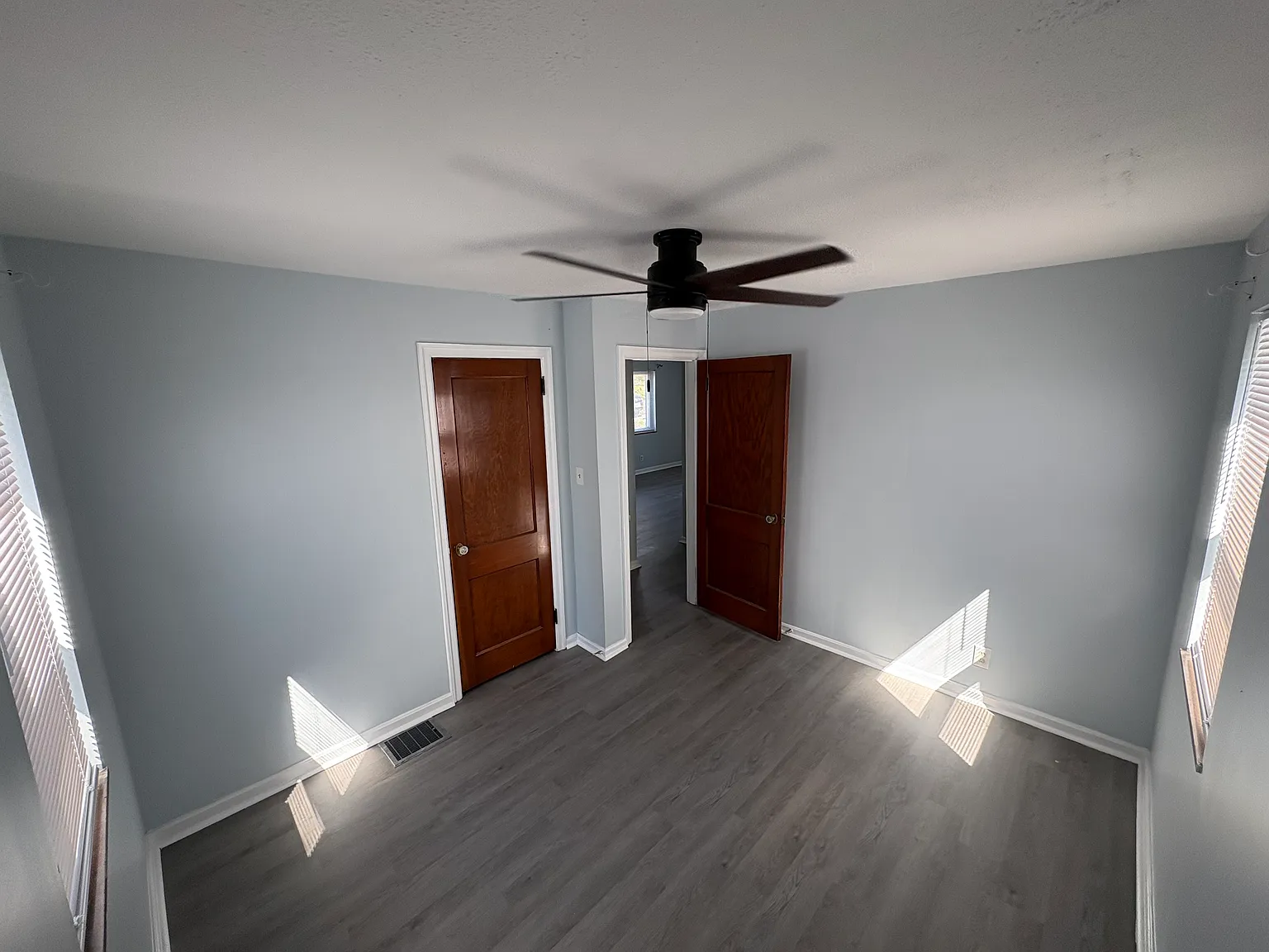 3 bed, 1250 sqft, $1,995 — Photo 4