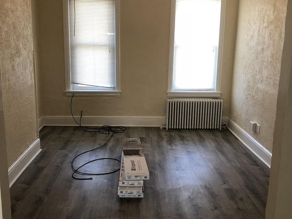1st image of 204 N Gray Ave