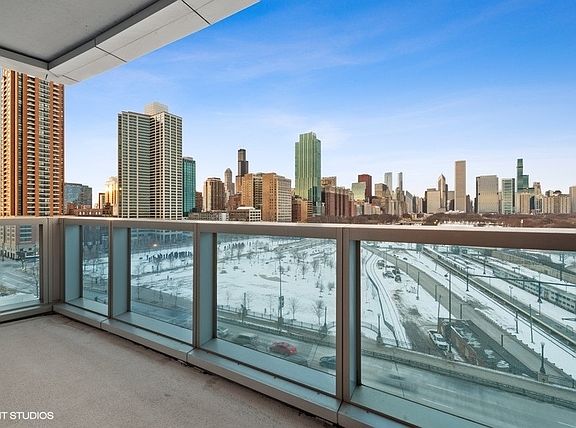 4th image of 1211 S Prairie Ave APT 806