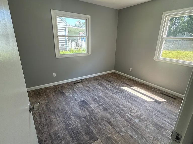 6355 Southgrove Rd — Photo 8