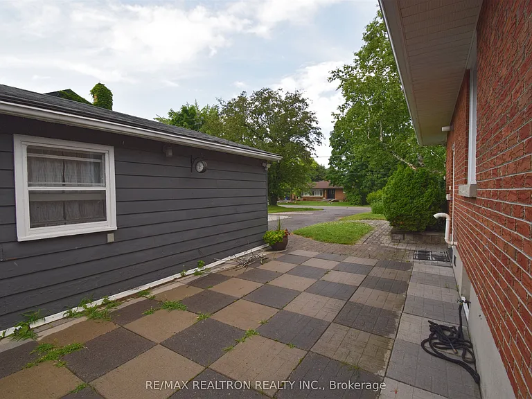 250 Meadow Rd — Photo 6