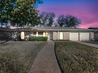 825 Springdale Rd, Bedford, TX 76021