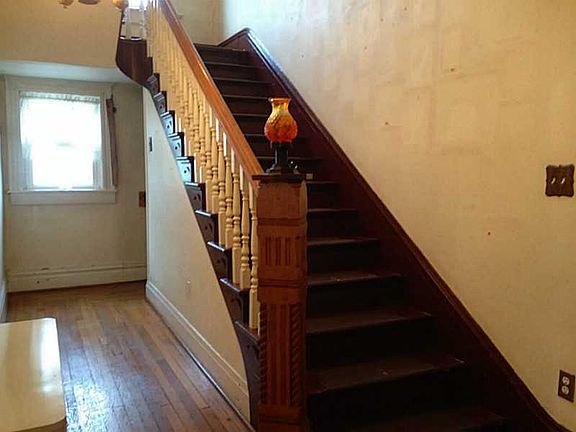 5th image of 201 College Ave