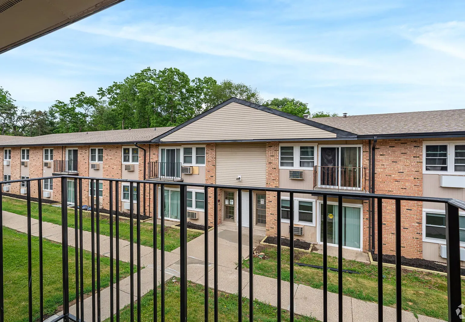 Riverside Apartments — Photo 1