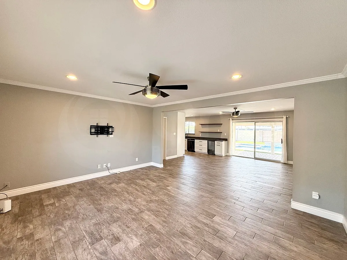 3 bed, 2.0 bath, 1426 sqft, $3,199 — Photo 4