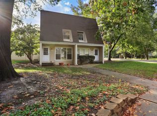 2409 W John St APT B, Champaign, IL 61821