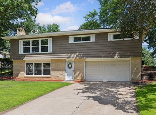 2125 Sapphire Ln, Eagan, MN 55122