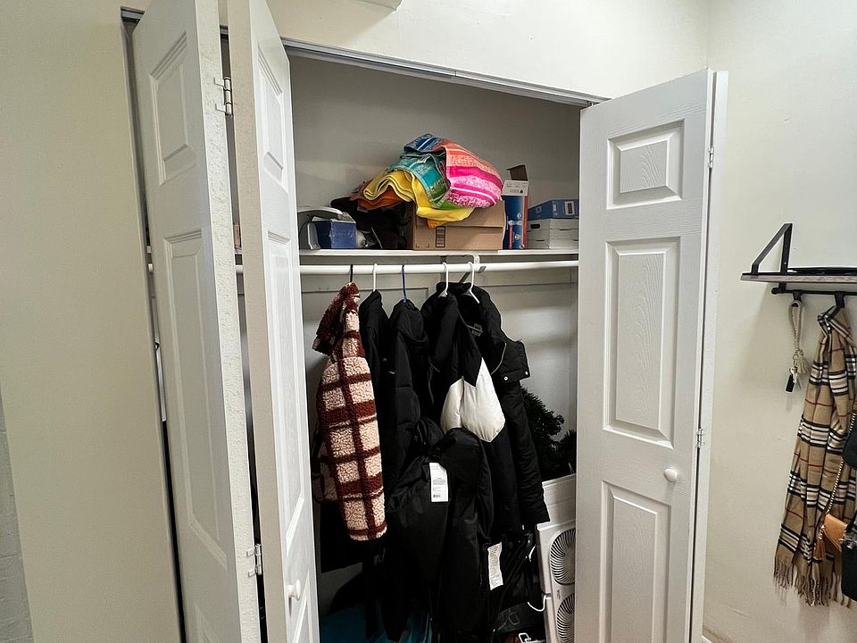 1st image of 728-732 W Roscoe St #2J
