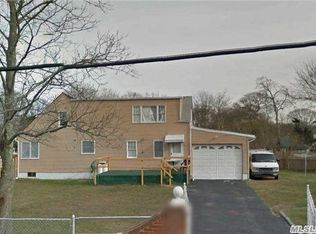 23 Pine Tree Dr, Shirley, NY 11967