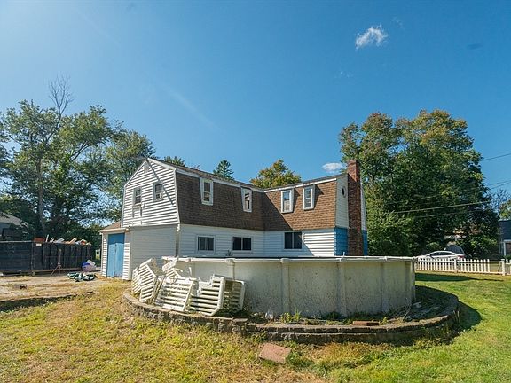 2nd image of 8 & 0 Dahlia Dr