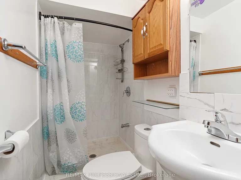 3438 Woodhurst Cres #LOWER — Photo 4