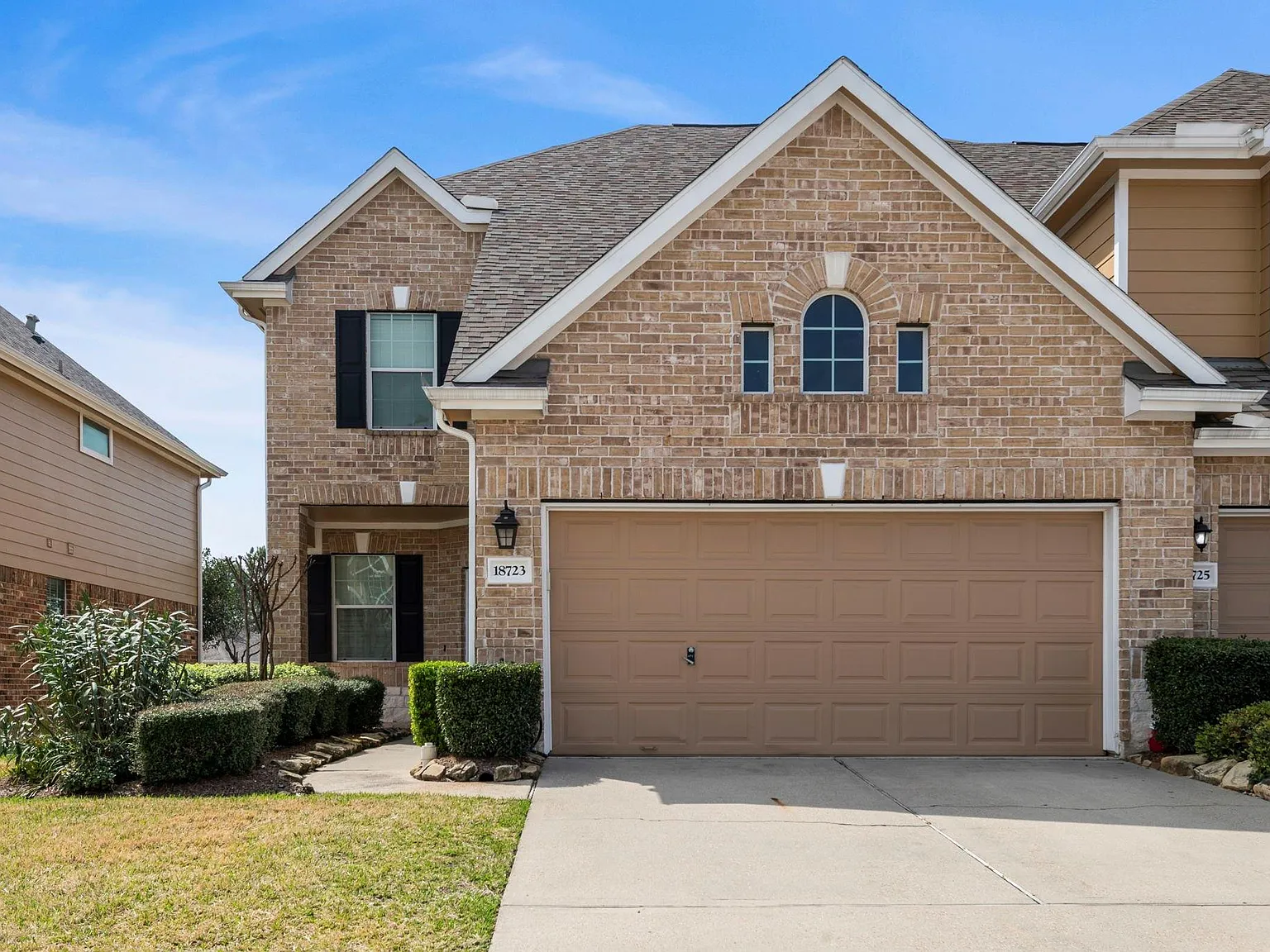 4 bed, 3.0 bath, 2160 sqft, $2,750 — Photo 1