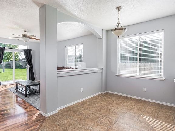 5th image of 2462 Hickory Ave