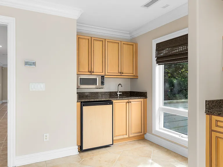 882 W Ocean View Ave — Photo 7