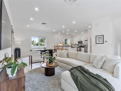 600 NE 10th Ave, Fort Lauderdale, FL, 33304
