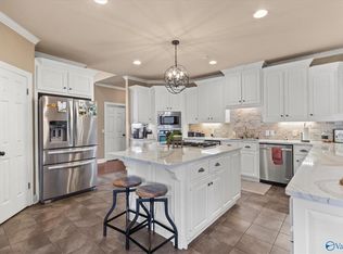 5522 Cedar Mill Dr, Guntersville, AL 35976