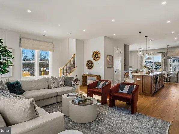 260 River Trail Cir, King Of Prussia, PA 19406