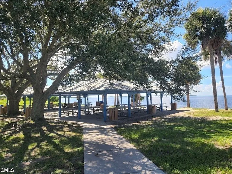 21484 Edgewater Dr — Photo 17