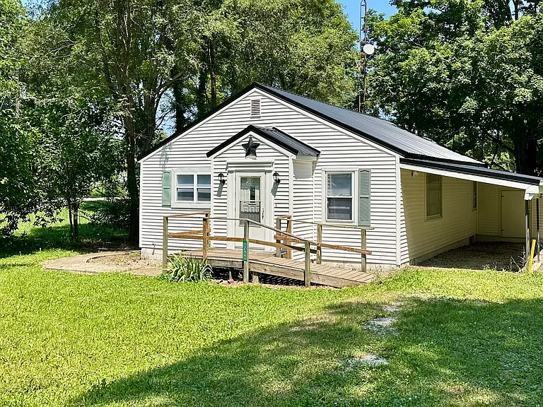 8369 Main St — Photo 1