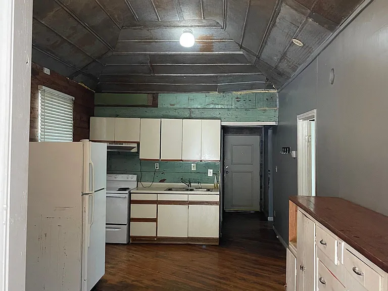 209 S Comanche St — Photo 7