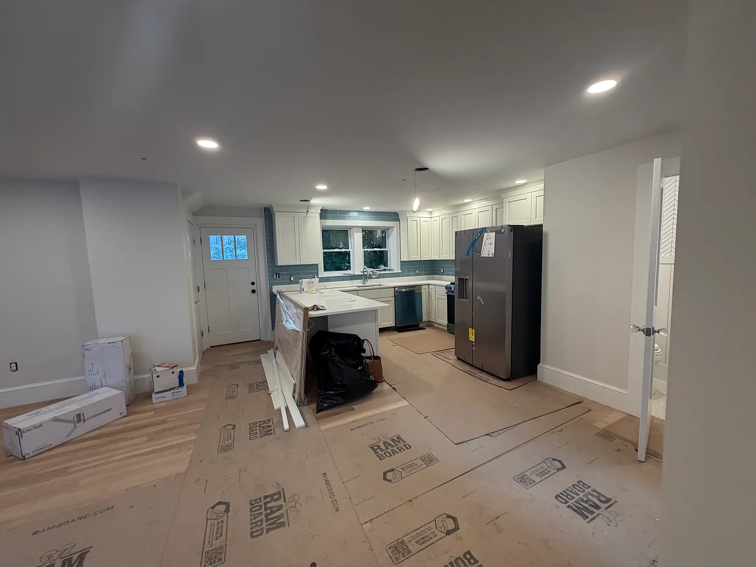 2 bed, 2.5 bath, 9999 sqft, $4,500 — Photo 2