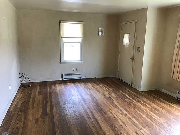 3rd image of 26 Young St
