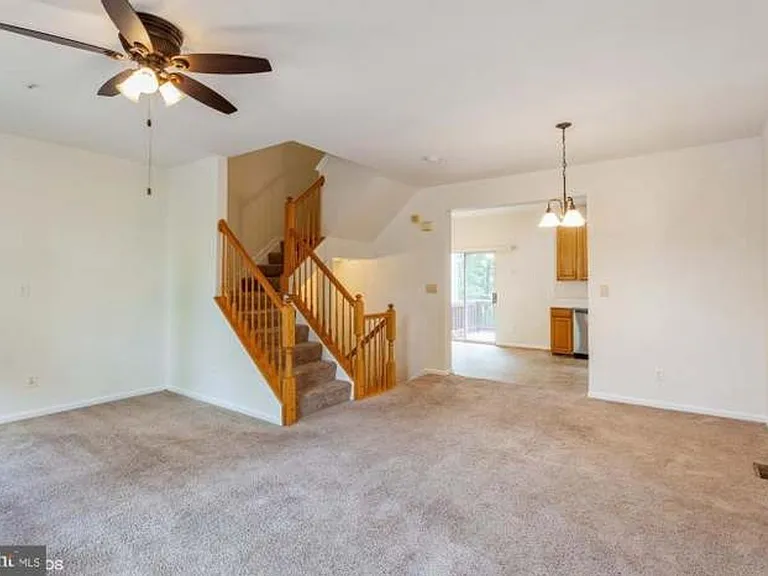 7836 Canter Ct — Photo 17