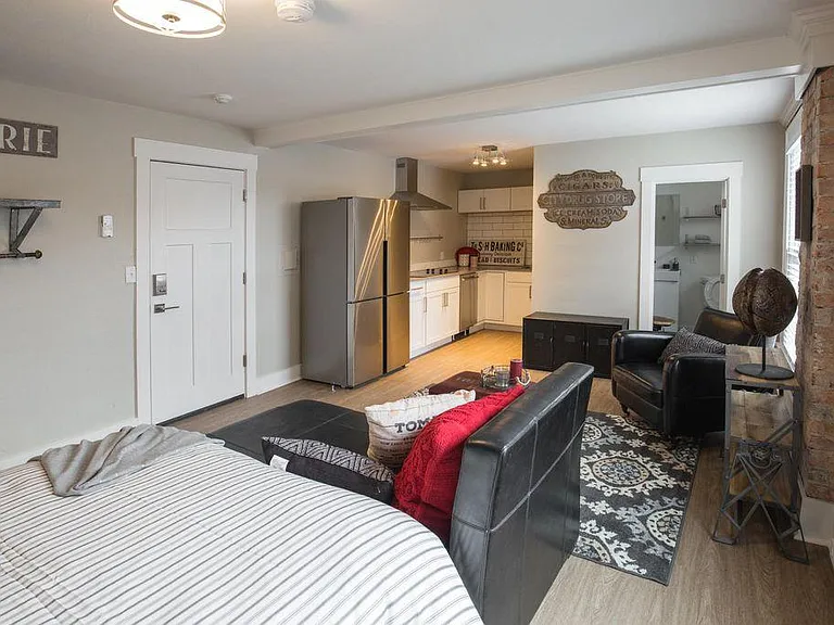 410 W 3rd Ave #207 — Photo 4