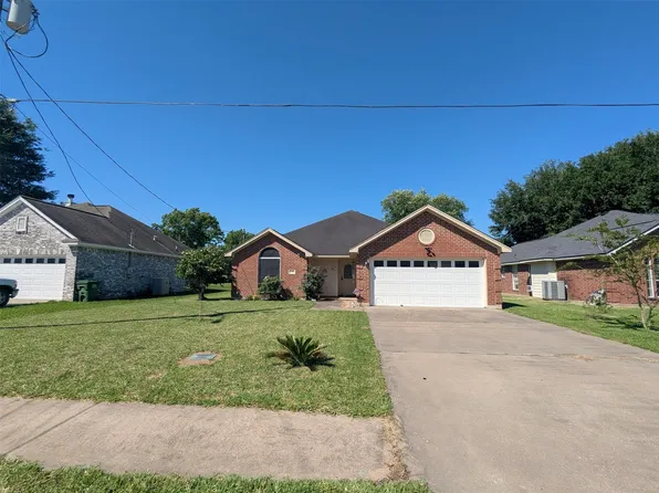 1035 N Colbert St, Dayton, TX 77535