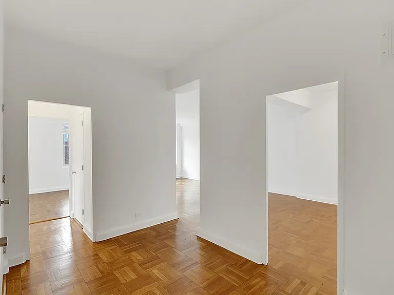 300 E 57th St #17G — Photo 4