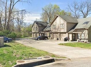 9940 Locust St, Kansas City, MO 64114