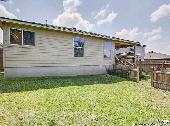 5th image of 1006 Magnolia Fld