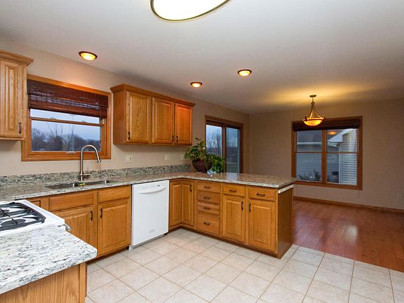 4th image of 2706 Somerset Dr