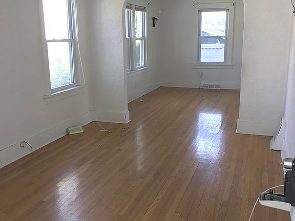 3rd image of 107 N Ahrens Ave