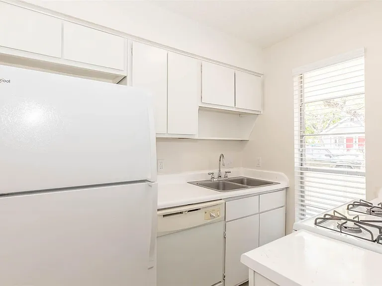 4100 Avenue A #106 — Photo 5