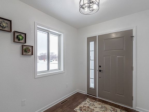 3rd image of 105 Oak Dr
