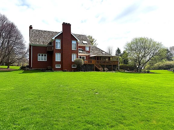 3rd image of 5644 Oakwood Cir