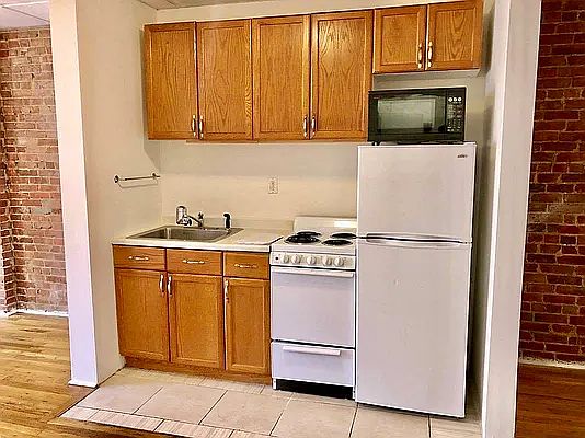 4th image of 344 E 61st St APT 12