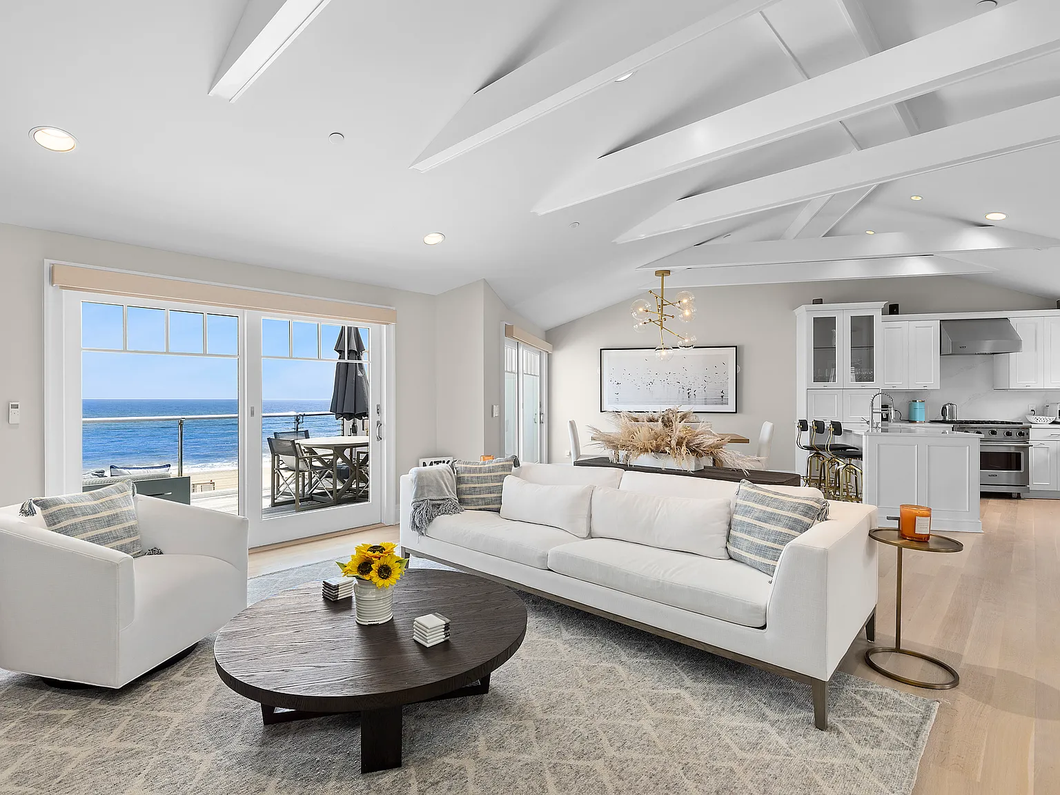 The Residences At Gurneys - Beautiful Oceanfront Retreat — Photo 4