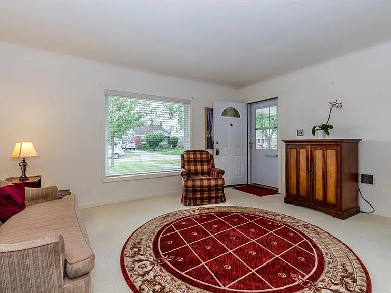 7252 Fenton St — Photo 8